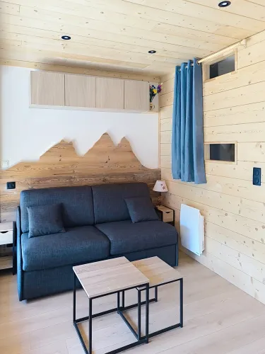 VR373 / Studio 4 persons