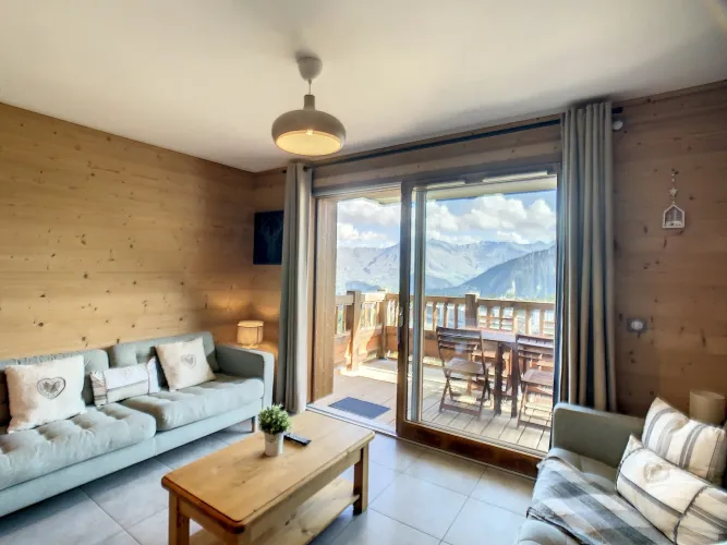 102D / 3 rooms (2 bedrooms) / 6 people
