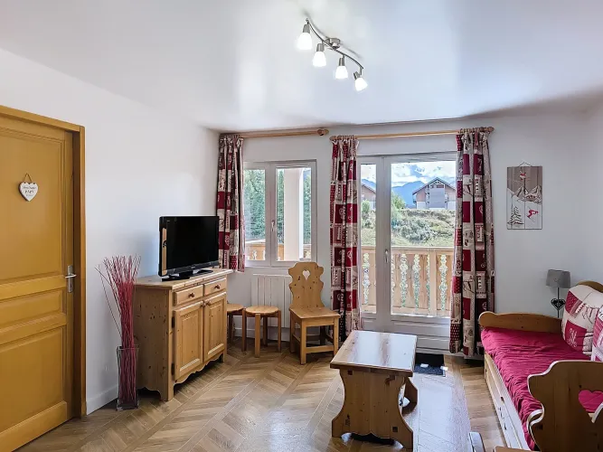 1-2-3-S12 / 3 rooms (2 bedrooms) / 6 people